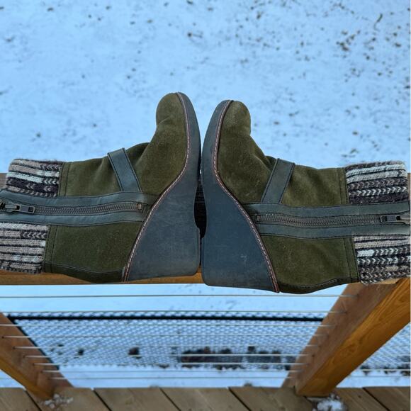 🧡SALE: Naturalizer size 8 Kenning Green Suede Wedge Boots Knit Sweater Cuff - Picture 8 of 11